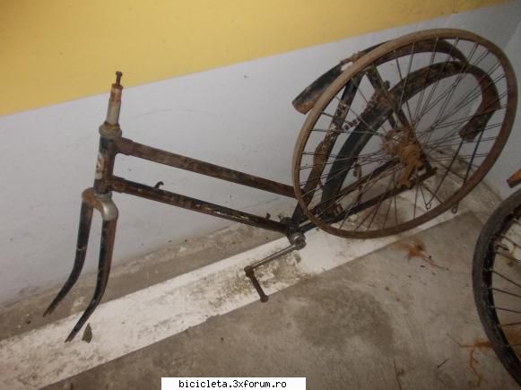 Despre Piese pentru bicicleta - piese old provenienta carpati si pegas: 1 cadru - Vand piese pentru bicicleta