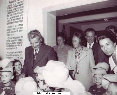 vizita din 1981 nicolae si elena ceausescu la fabrica 6 martie din zarnesti fabrica 6 martie din
