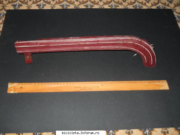 am mai multe poate reusiti sa ma ajutati ar fi de la ce bicla este asta ???
are cca. 40 de cm.
