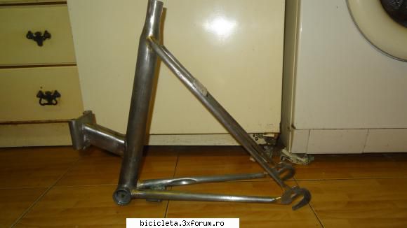 Primul Pegas pe care l-am reconditionat - cu greu am dat jos 4 straturi de vopsea, erau - Biciclete in lucru