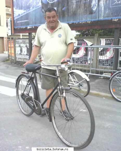 pun si cateva poze, facute personal, cu cateva biciclete restaurate sau nu, ale unor amici din