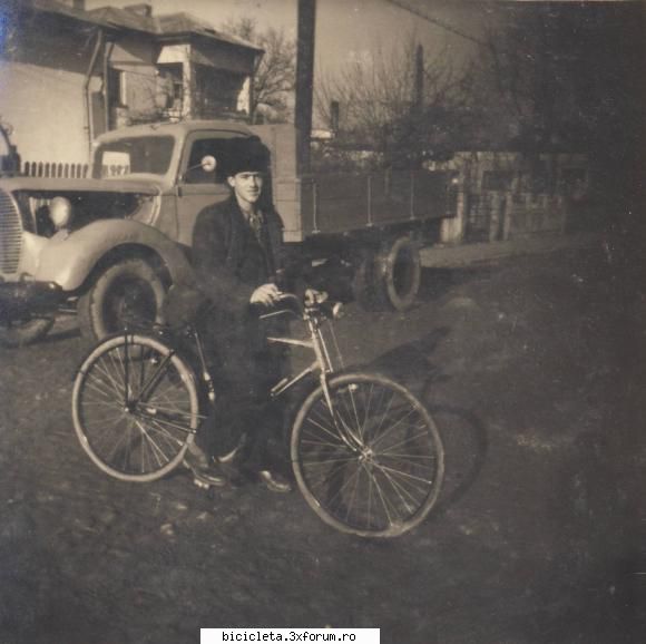 cateva poze de la noi din tara, cu biciclete din diferiti ani, dar oricum extrem de nu-mi apartin,