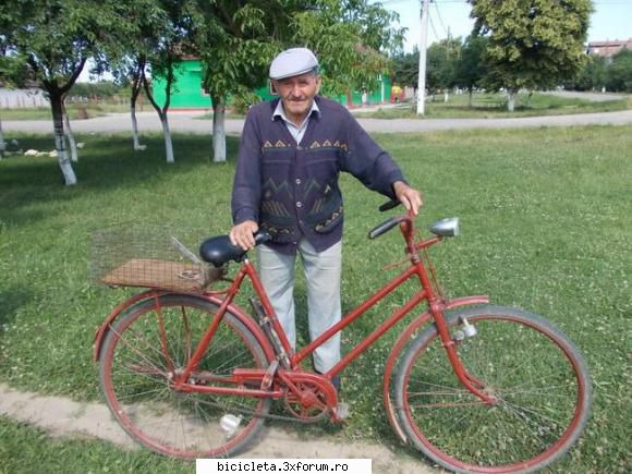 un batran ce pedaleaza de 50 de ani aceeasi bicicleta
  tematica
