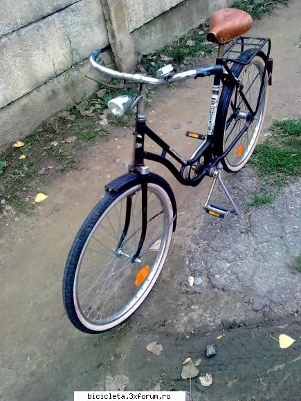 este o bicla clasica vopsea si cauciucuri seria din anii 60..... :nod: 

pret 355 lei fix vind bicla
