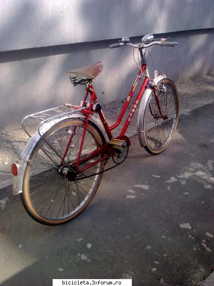 o vopsea din fabrica,de o luna in colectia mea sunt ale ei din fabrica.. :hi: bicla bauer 1971